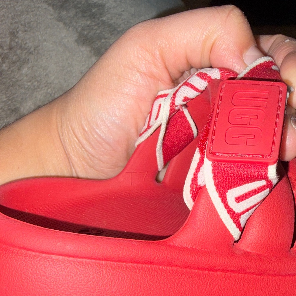 UGG Kids Vibrant Red Sandals - Picture 4 of 4